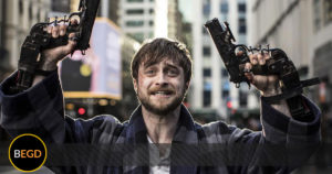 Con millones en el banco y sin nada que perder, Daniel Radcliffe es el rey del cine friki con 'Guns Akimbo'