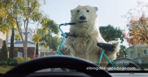 Una mamá osa protagoniza este anuncio de IKEA que trata sobre la sostenibilidad en el hogar